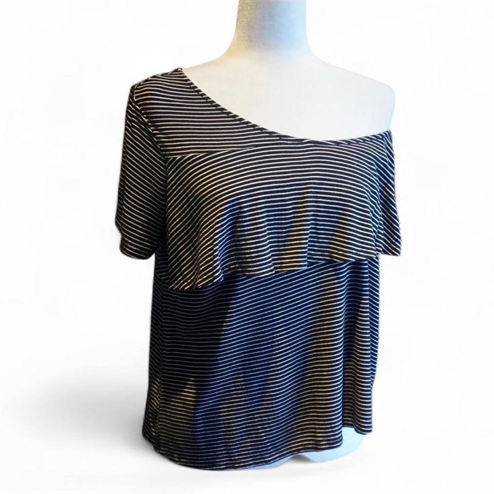 💚 A NEW DAY Black & White Striped One Shoulder T-Shirt (S)